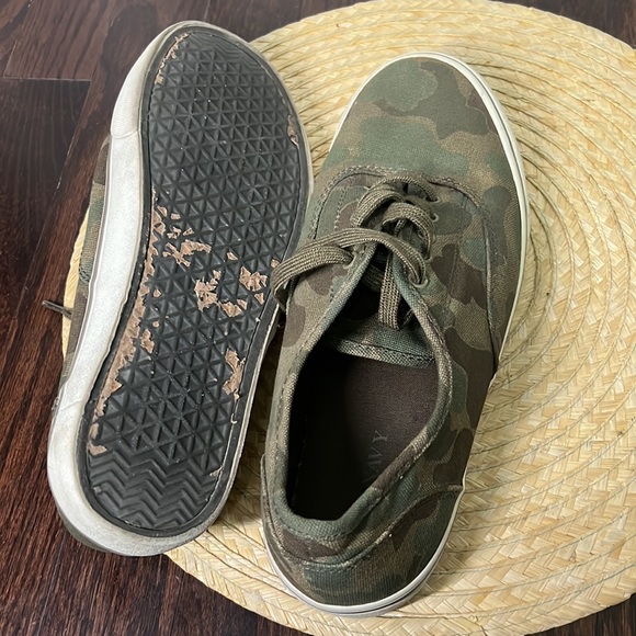 Minimalist Green Camo LaceUp Canvas Sneakers Size 9 - Picture 13 of 13